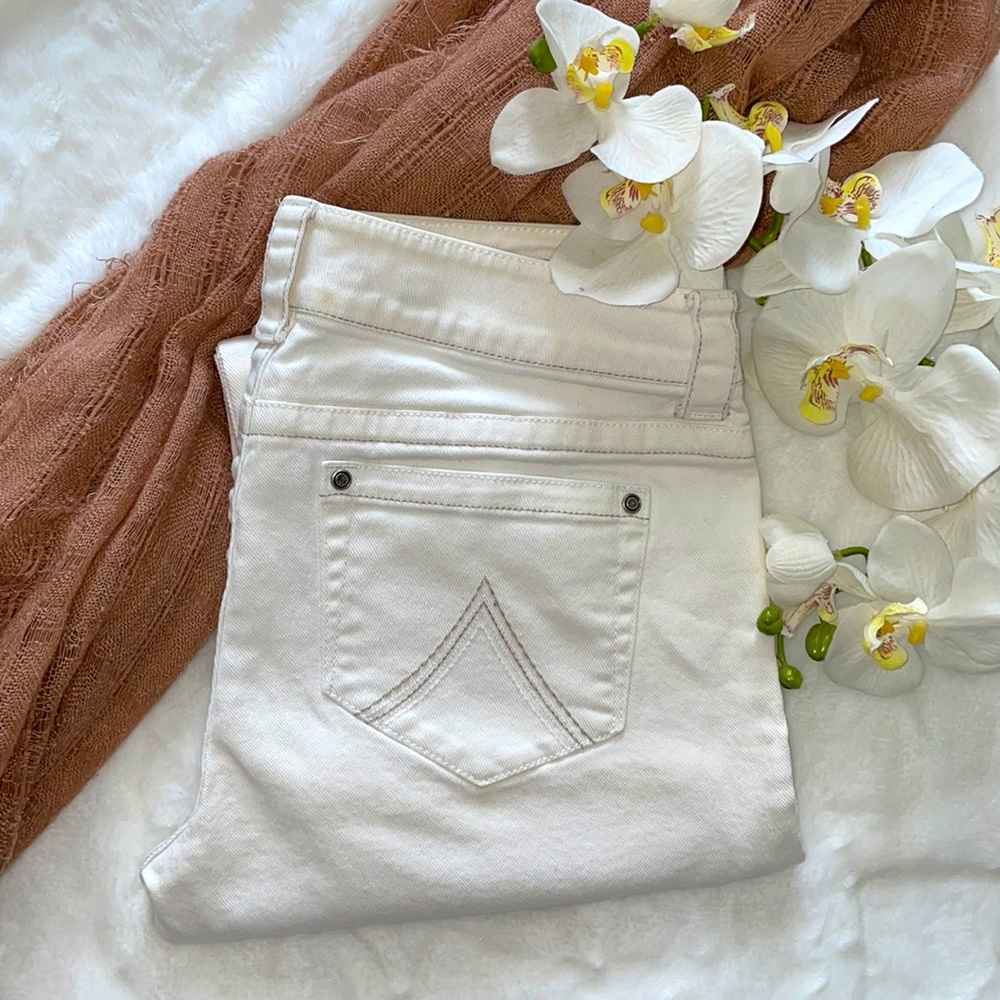 Delia’s White Capri